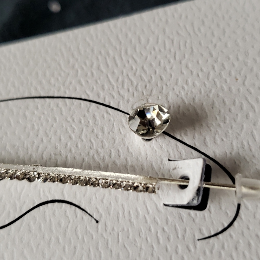 🥳3/20🥳 1 Ear Cuff with Rhinestones & Stud Earring - New in Package - Picture 6 of 9